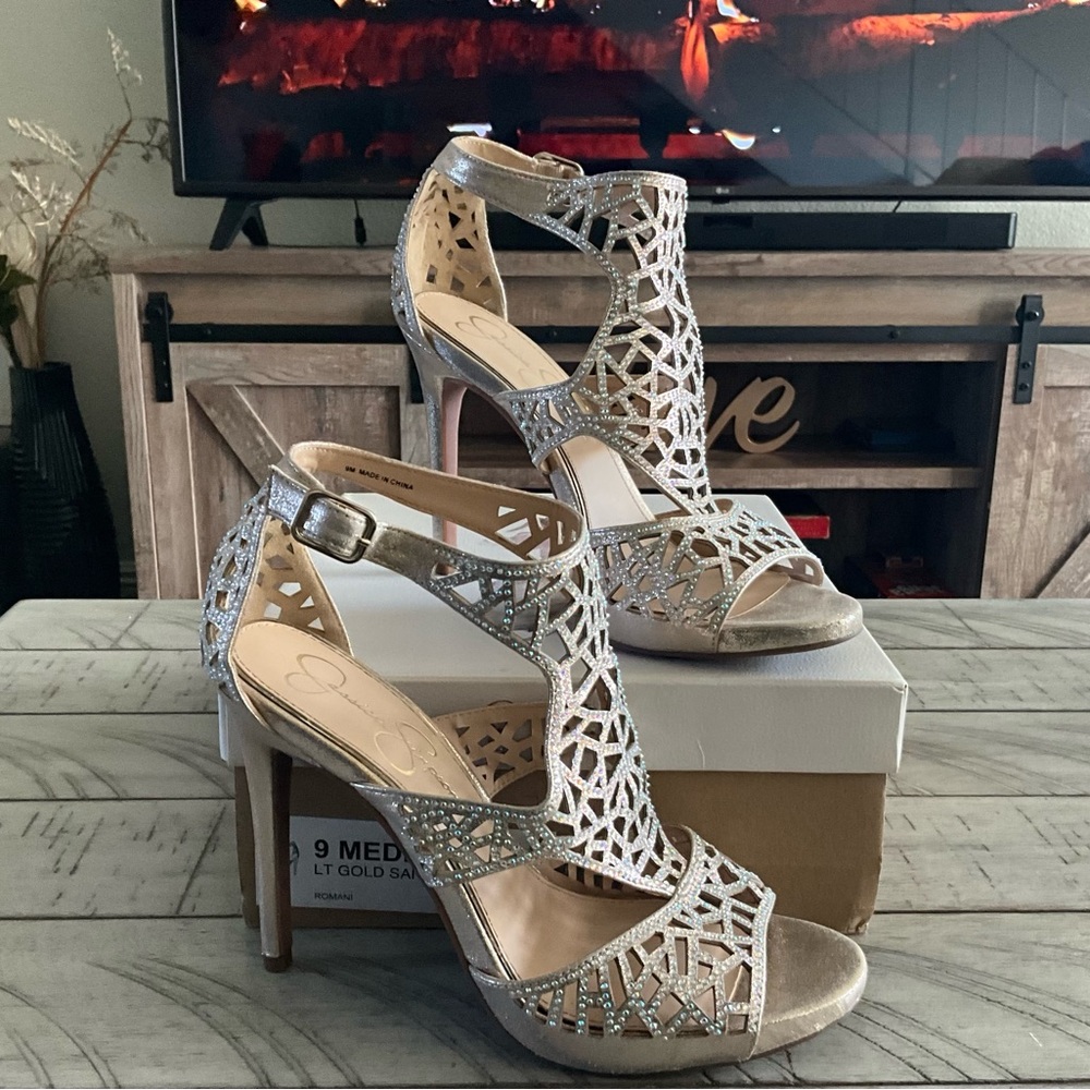 ♥️Elegant Silver Heeled Sandals